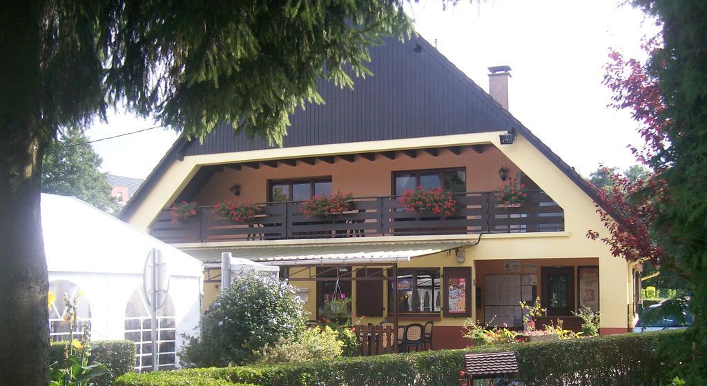 Camping Au Pays De Hanau Hotel Dossenheim-sur-Zinsel Екстериор снимка